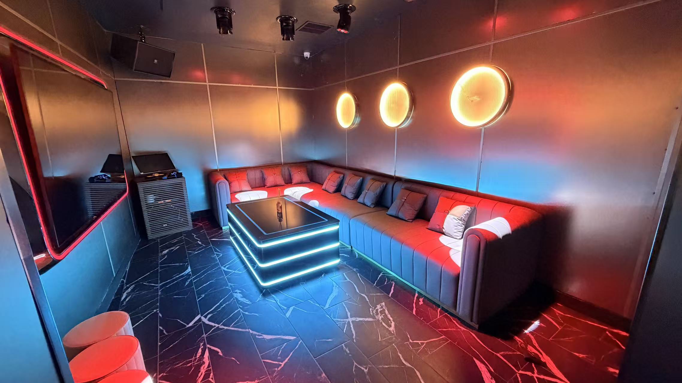 Large RoomUp to 14 people$100 deposit · $499 food & drink minimum · 3 hours included · $50 per extra hour