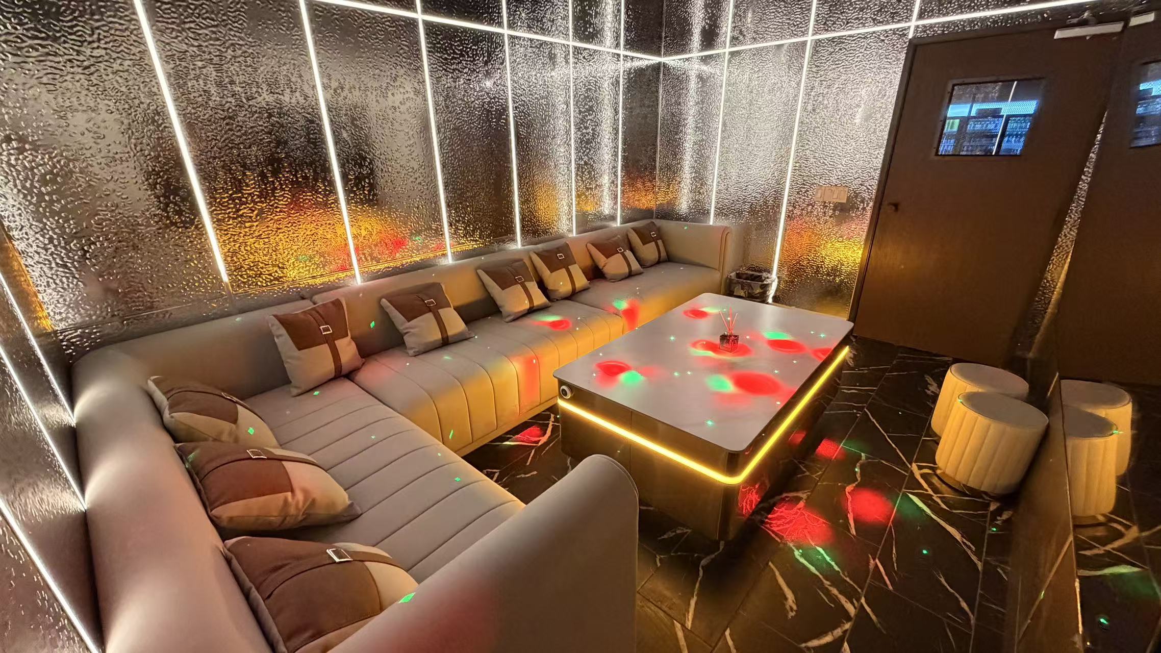 Small RoomUp to 7 people$60 deposit · $299 food & drink minimum · 3 hours included · $30 per extra hour